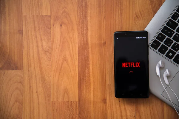 Aplicación Netflix en smartphone — Foto de Stock