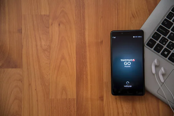 Приложение TomTom выйдет на смартфоне — стоковое фото
