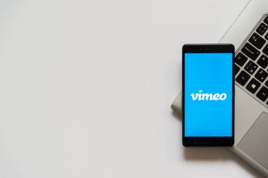 Smartphone ekran üzerinde Vimeo