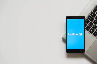 Smartphone ekranında twitter