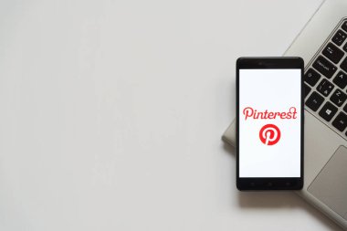 Pinterest akıllı telefon ekranında