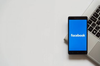 Facebook smartphone ekranında