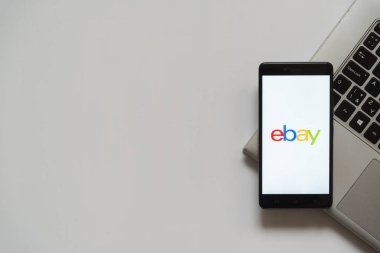 EBay smartphone ekranında
