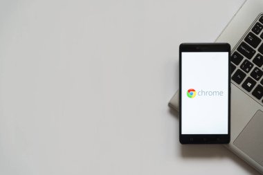 Google chrome smartphone ekranında
