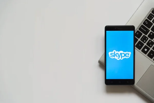 Skype on smartphone screen — Stock Photo, Image