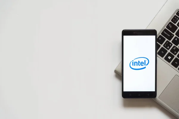 Intel en la pantalla del smartphone — Foto de Stock