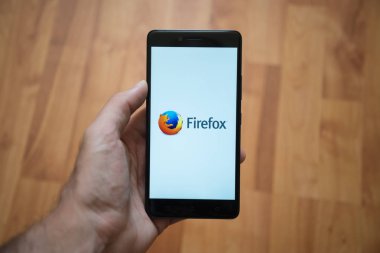 Mozilla firefox logosu smartphone ekranında