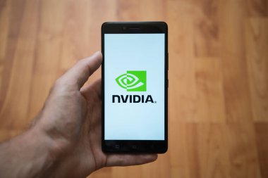 Nvidia logosu smartphone ekranında