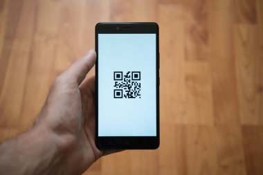 QR code smartphone ekranında