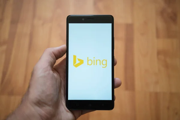 Logo de Bing en la pantalla del smartphone —  Fotos de Stock