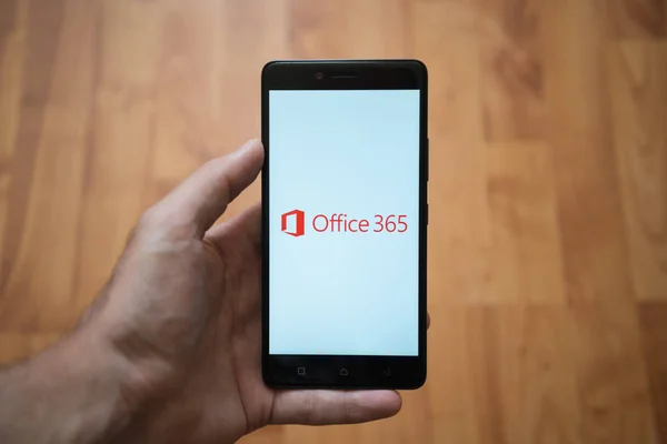 Логотип Microsoft Office 365 на экране смартфона — стоковое фото