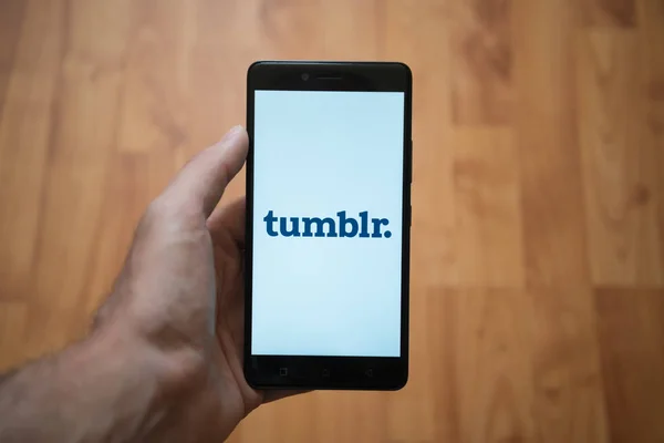 Tumblr-Logo auf Smartphone-Bildschirm — Stockfoto