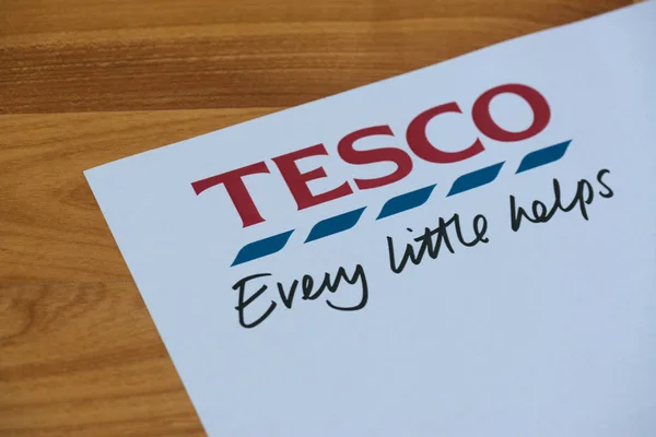 Логотип и слоган Tesco — стоковое фото