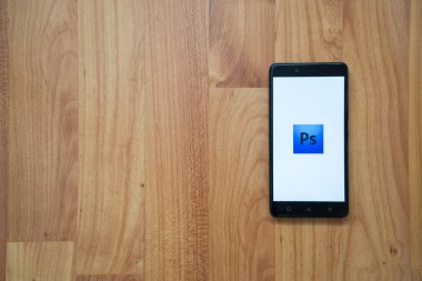 Adobe photoshop logosu smartphone cep telefonu ile
