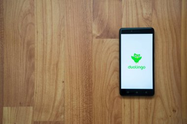 Duolingo logo smartphone cep telefonu ile