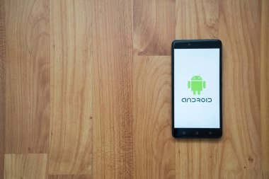 Android smartphone logosuna