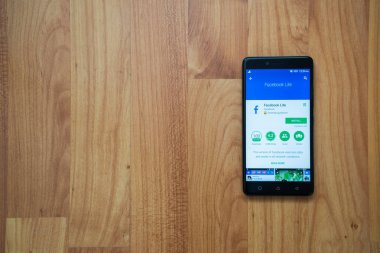 Akıllı telefonda Facebook lite uygulaması