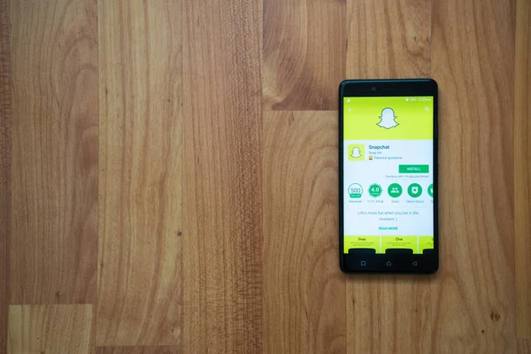 Smartphone cep telefonu ile Snapchat uygulama — Stok fotoğraf