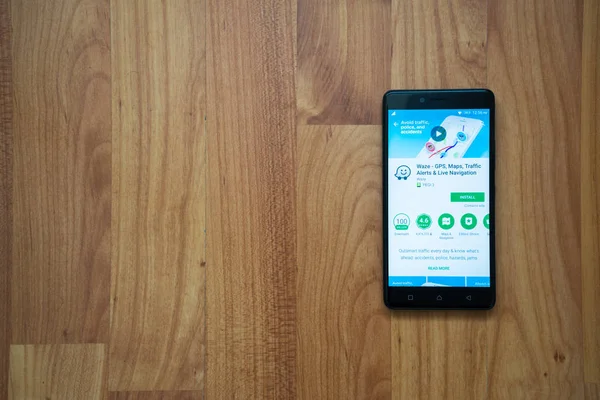 Aplicación Waze en smartphone — Foto de Stock