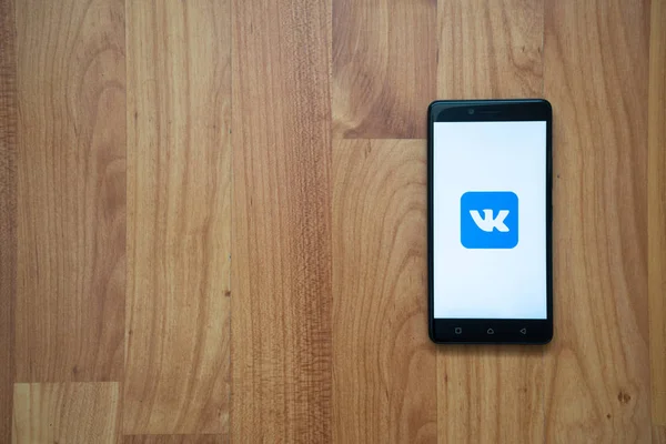 Logotipo de Vkontakte en smartphone — Foto de Stock