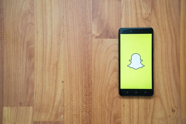 Logo Snapchat en el teléfono inteligente — Foto de Stock