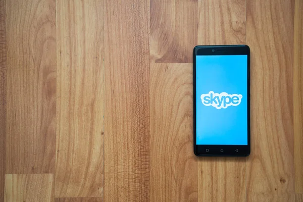 Skype logót a smartphone — Stock Fotó