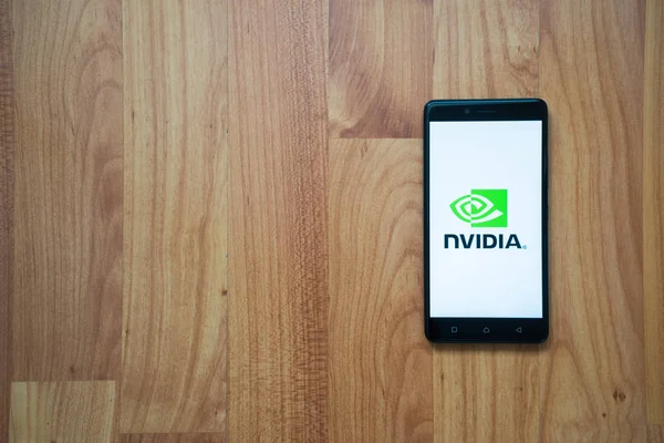 Logo NVIDIA na smartphone — Zdjęcie stockowe