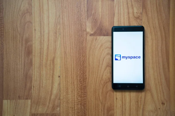 MySpace логотип на смартфон — стокове фото