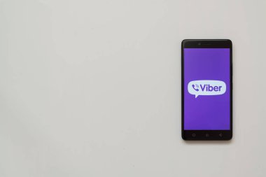Viber logo üstünde smartphone perde