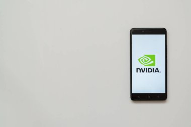 Nvidia logosu smartphone ekranında