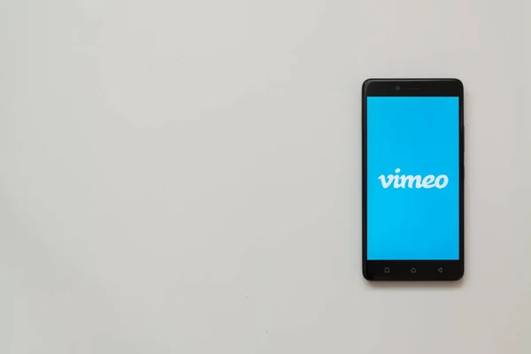 Vimeo logo na ekranie smartfonu — Zdjęcie stockowe