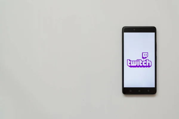 Twitch logo na ekranie smartfonu — Zdjęcie stockowe