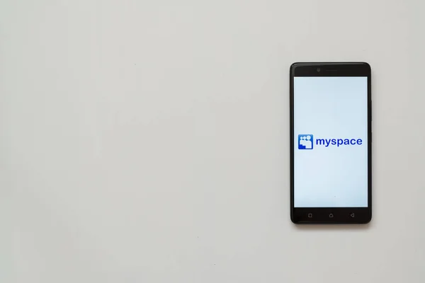 Logotipo do Myspace na tela do smartphone — Fotografia de Stock
