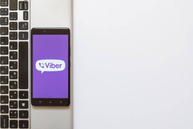 Viber logo üstünde smartphone perde