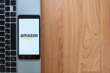 Amazon logo smartphone cep telefonu ile
