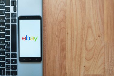 EBay logosu smartphone cep telefonu ile
