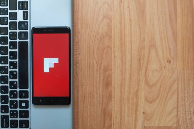 Flipboard logo smartphone cep telefonu ile