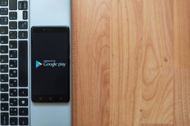 Google logosu smartphone üzerinde oynamak