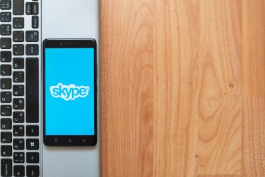 Skype logo smartphone cep telefonu ile