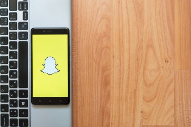Snapchat logo smartphone cep telefonu ile