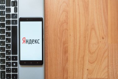 Yandex logo smartphone cep telefonu ile