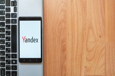 Yandex logo smartphone cep telefonu ile