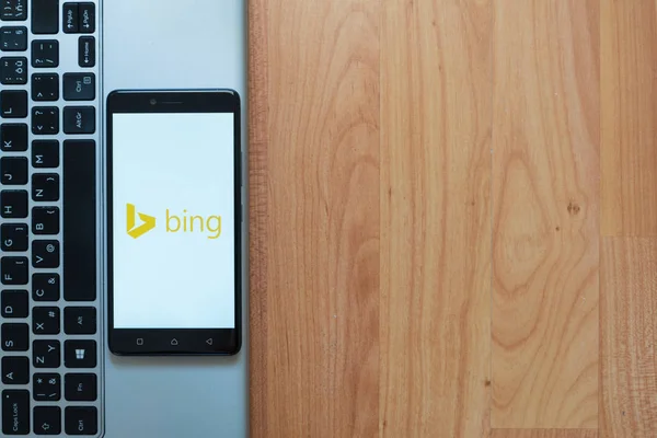 Logotipo de Bing en smartphone —  Fotos de Stock