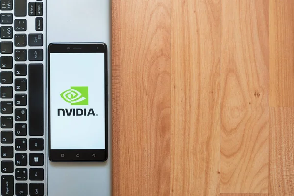 Logo NVIDIA na smartphone — Zdjęcie stockowe