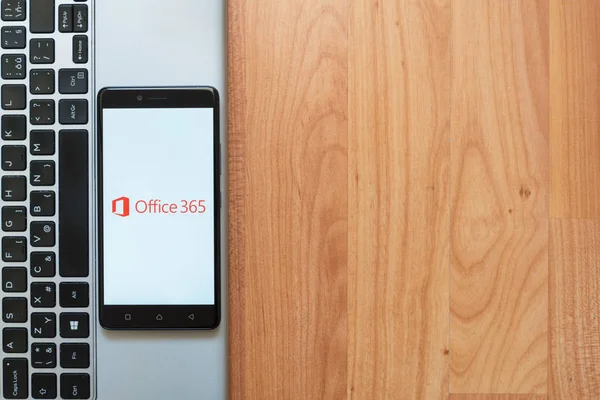 Logotipo Microsoft Office 365 no smartphone — Fotografia de Stock