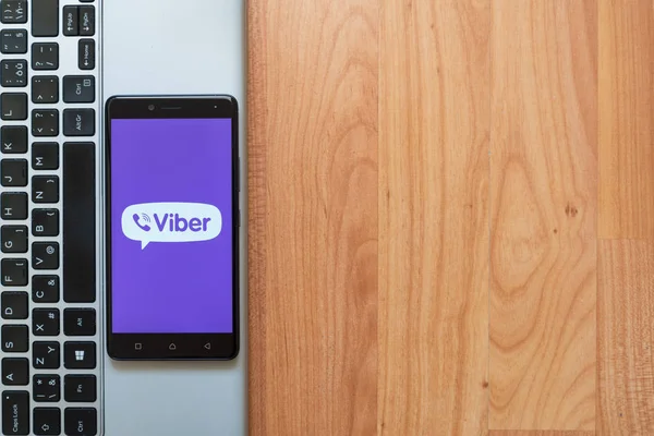 Logotipo Viber en smartphone — Foto de Stock