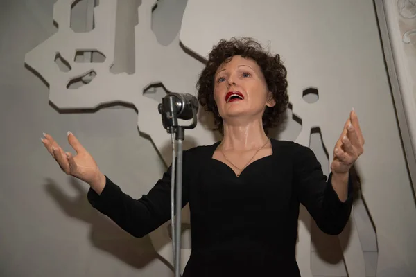 Grevin Müzesi balmumu Edith Piaf Prag'da rakamlar.