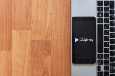 Google oyun deposu smartphone ekranında