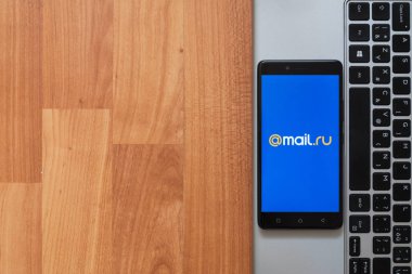 Mail.ru smartphone ekranında