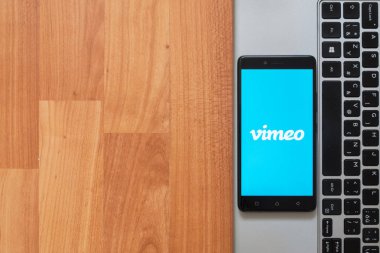 Smartphone ekran üzerinde Vimeo